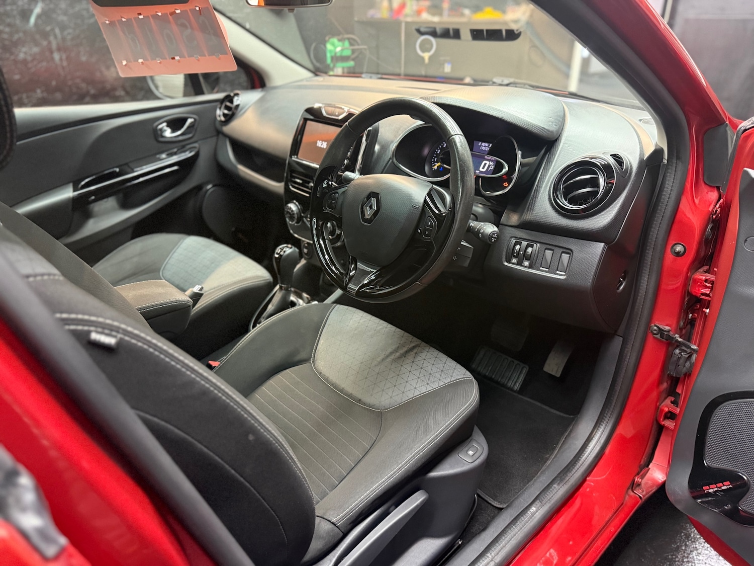 Used Renault Clio 2014 for sale - 76568164: Photo 6