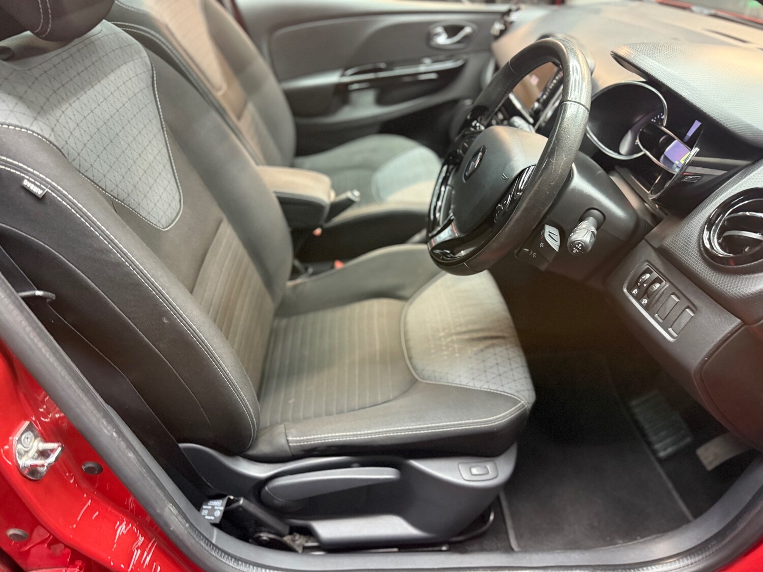 Used Renault Clio 2014 for sale - 76568164: Photo 7