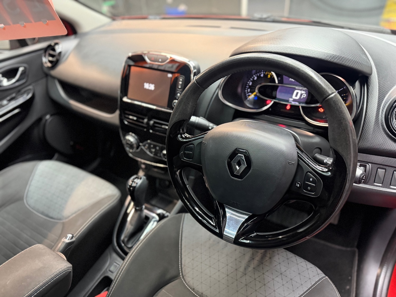 Used Renault Clio 2014 for sale - 76568164: Photo 8