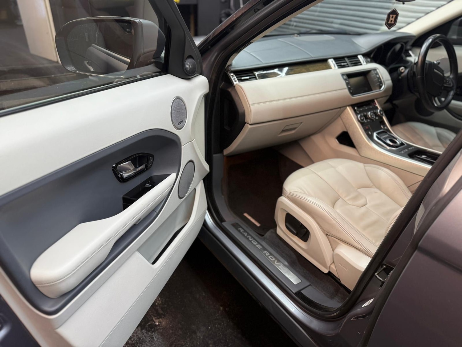 Used Land Rover Range Rover Evoque 2012 for sale - 76664672: Photo 8