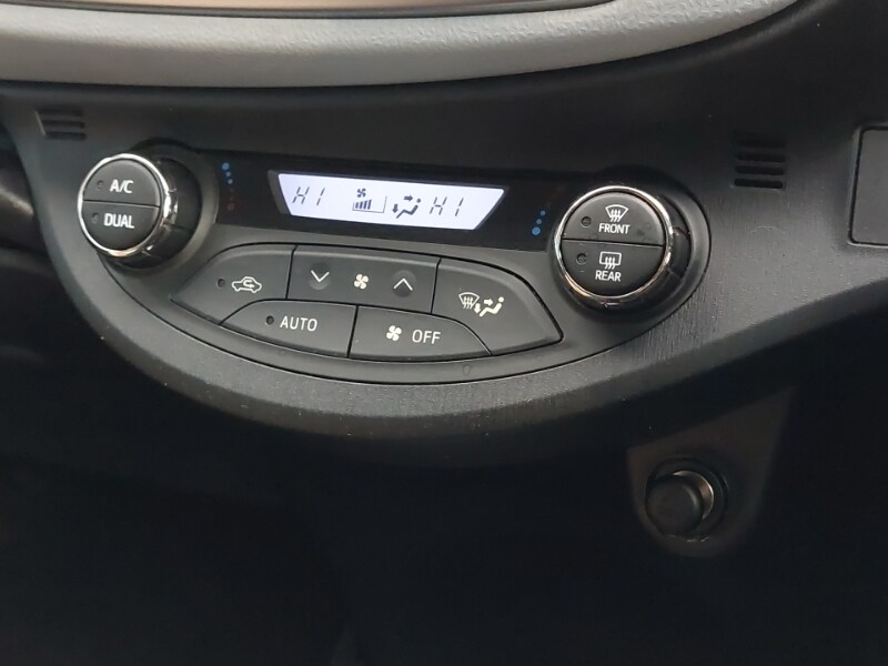 Used Toyota Yaris 2012 for sale - 76651690: Photo 17