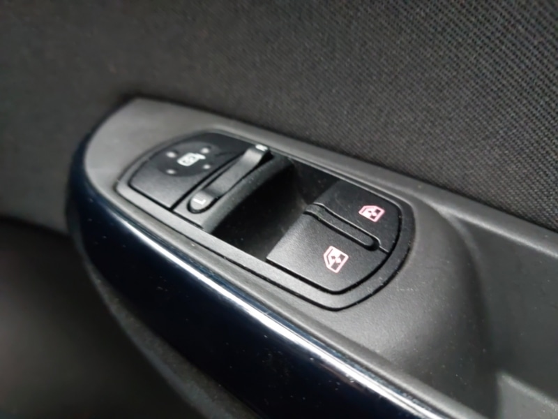 Used Vauxhall Corsa 2015 for sale - 77644366: Photo 18