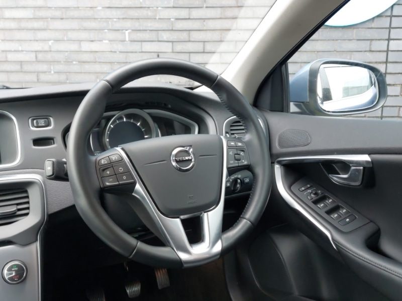 Used Volvo V40 2016 for sale - 77852239: Photo 10