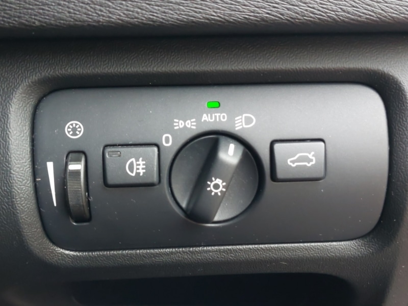 Used Volvo V40 2016 for sale - 77852239: Photo 14