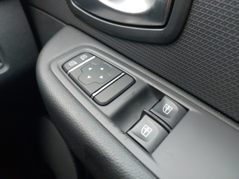 Used Renault Clio 2018 for sale - 76925295: Photo 18