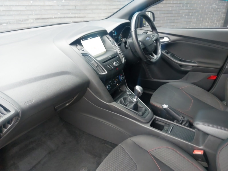 Used Ford Focus 2017 for sale - 76475496: Photo 5