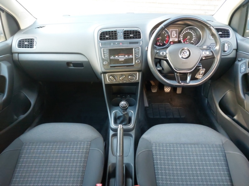 Used Volkswagen Polo 2015 for sale - 76839133: Photo 2