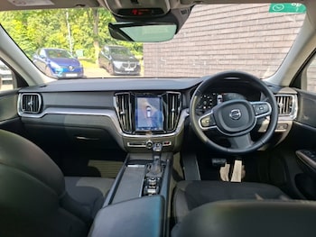 Used Volvo V60 2018 for sale - 79451983: Photo