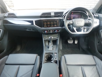 Used Audi Q3 2023 for sale - 77975030: Photo