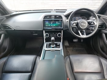 Used Jaguar XE 2020 for sale - 76526422: Photo