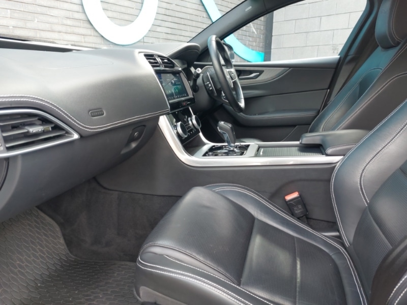 Used Jaguar XE 2020 for sale - 76526422: Photo 5