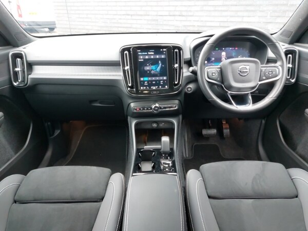 Used Volvo XC40 2024 for sale - 76187906: Photo 2