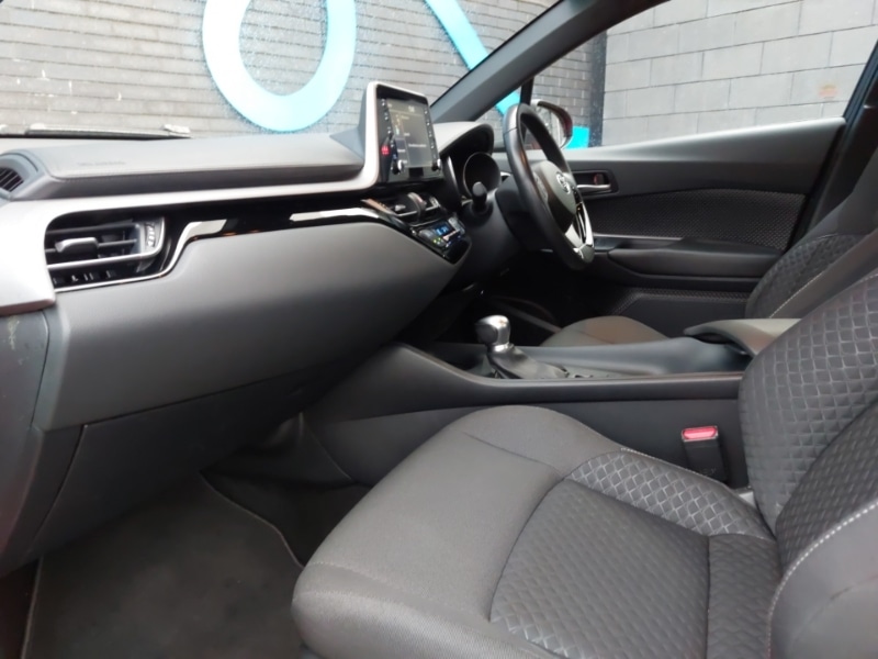 Used Toyota C-HR 2020 for sale - 77325330: Photo 5