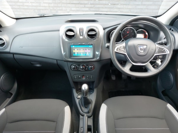 Used Dacia Sandero Stepway 2020 for sale - 76233327: Photo 2