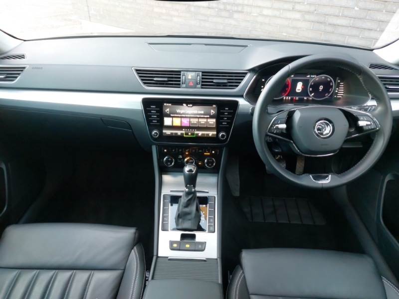 Used Skoda Superb 2023 for sale - 76707711: Photo 2