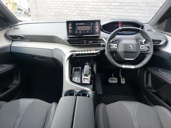 Used Peugeot 3008 2023 for sale - 76134942: Photo 2