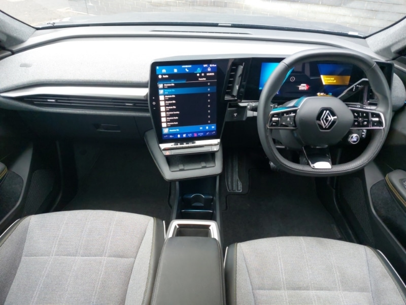 Used Renault Scenic E-Tech 2025 for sale - 76254570: Photo 2