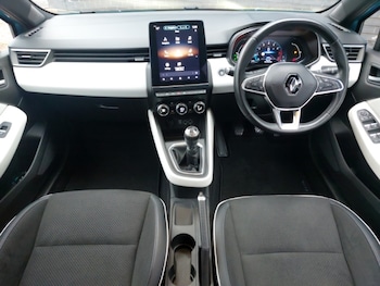 Used Renault Clio 2021 for sale - 76696094: Photo