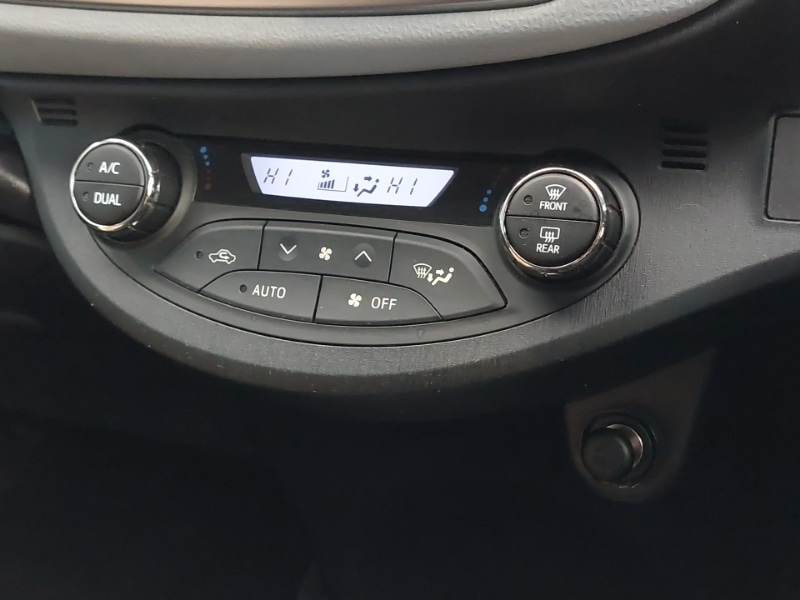 Used Toyota Yaris 2012 for sale - 77160292: Photo 17