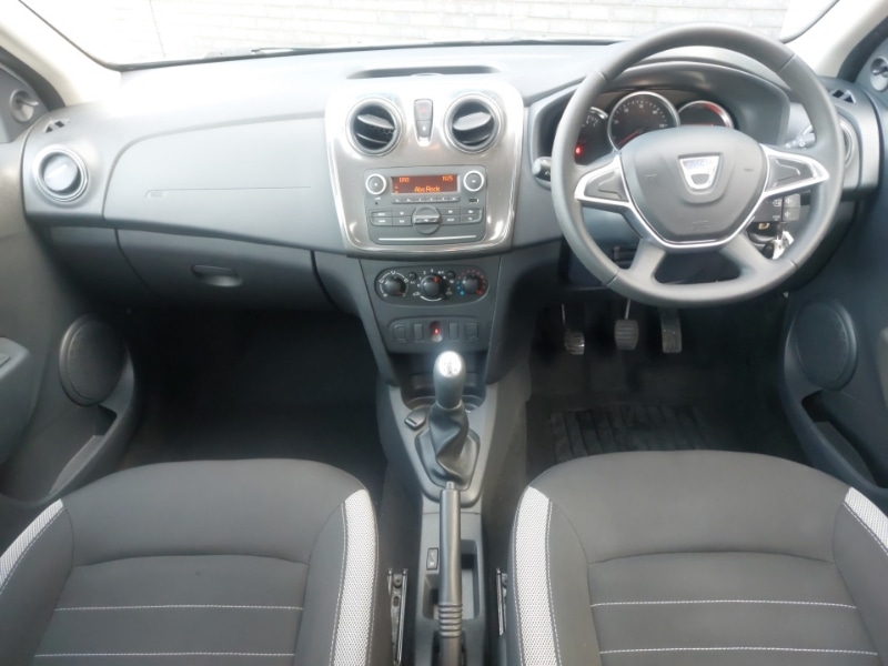 Used Dacia Sandero Stepway 2017 for sale - 77933406: Photo 2