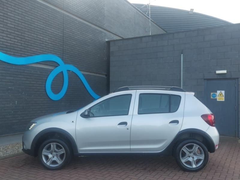 Used Dacia Sandero Stepway 2017 for sale - 77933406: Photo 4