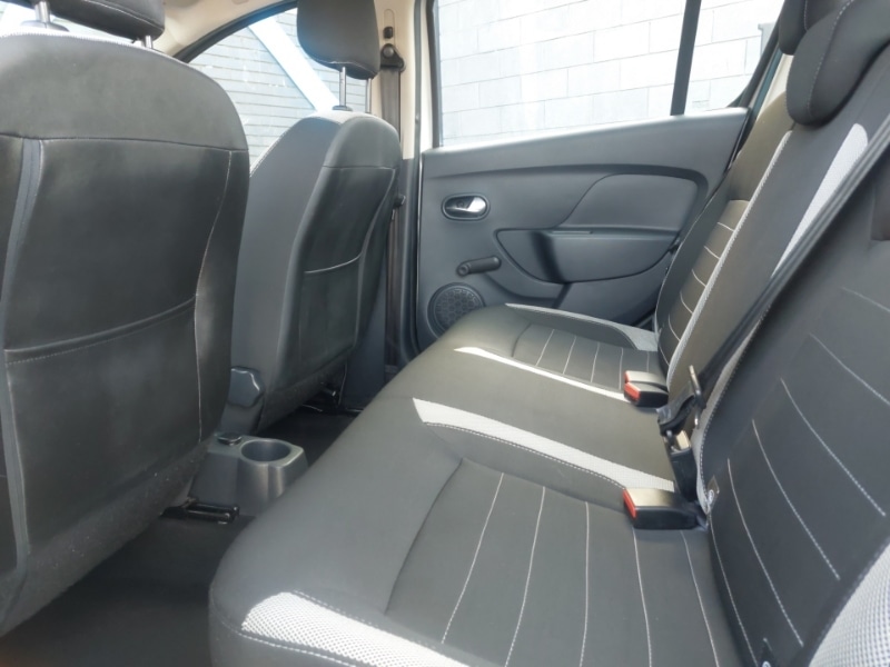 Used Dacia Sandero Stepway 2017 for sale - 77933406: Photo 6