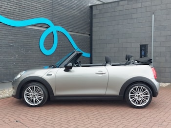 Used MINI Convertible 2018 for sale - 75518900: Photo