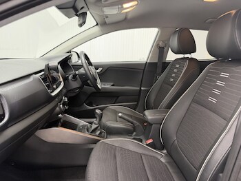 Used Kia Stonic 2024 for sale - 78701254: Photo