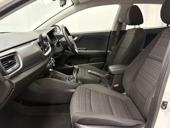 Used Kia Stonic 2020 for sale - 76922494: Photo