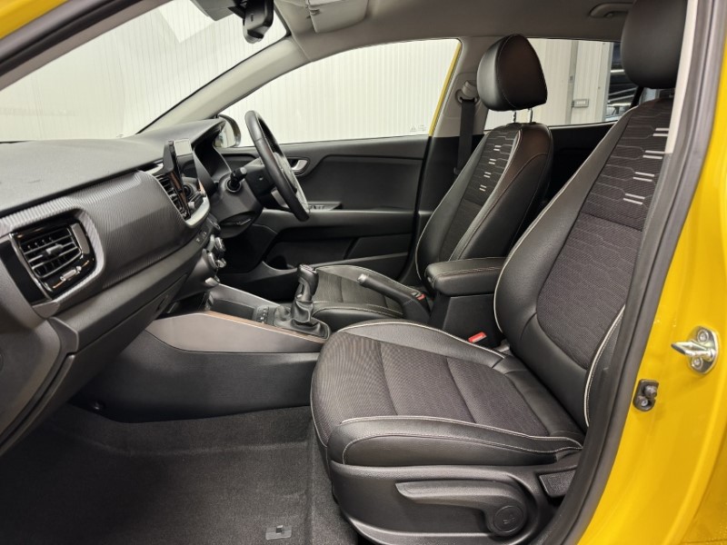 Used Kia Stonic 2023 for sale - 76922446: Photo 4