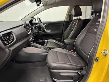 Used Kia Stonic 2023 for sale - 76922446: Photo