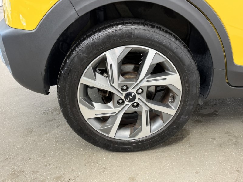 Used Kia Stonic 2023 for sale - 76922446: Photo 9