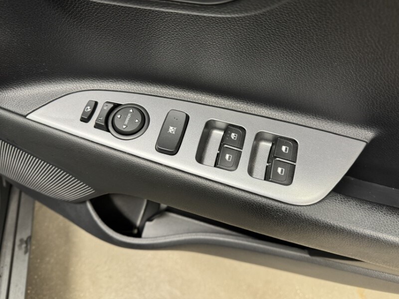 Used Kia Stonic 2023 for sale - 78067156: Photo 25