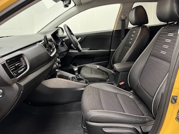 Used Kia Stonic 2024 for sale - 77285810: Photo