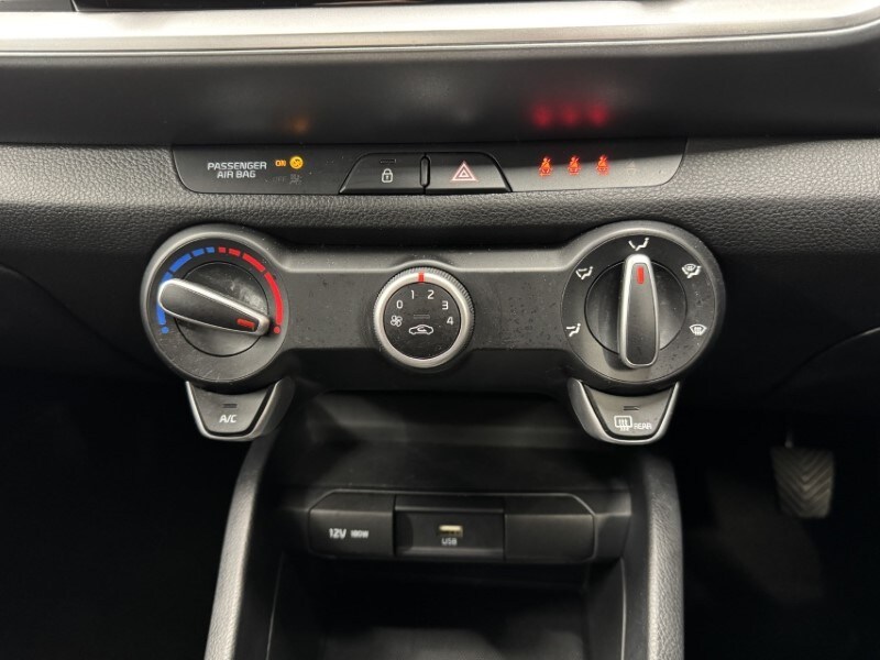 Used Kia Stonic 2023 for sale - 77918117: Photo 13