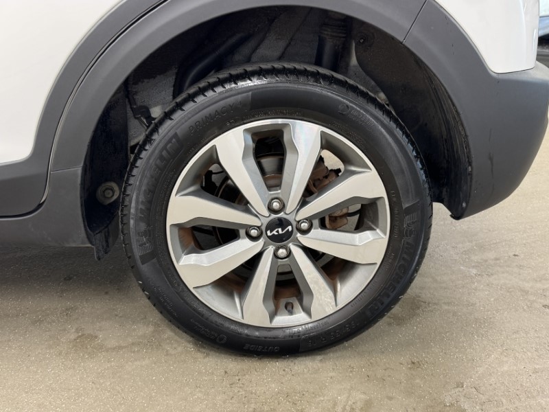 Used Kia Stonic 2023 for sale - 77918117: Photo 9