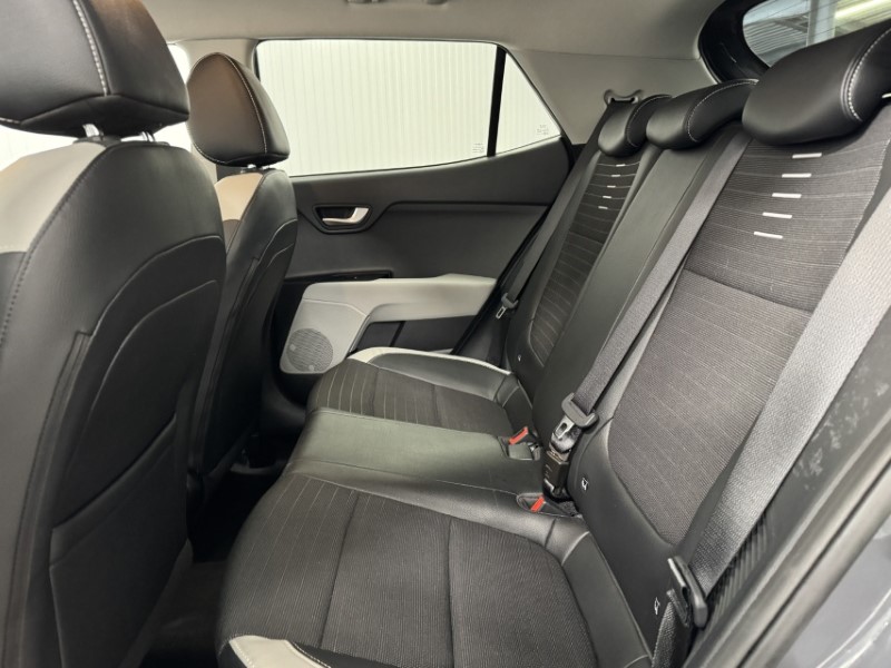 Used Kia Stonic 2023 for sale - 77950817: Photo 5