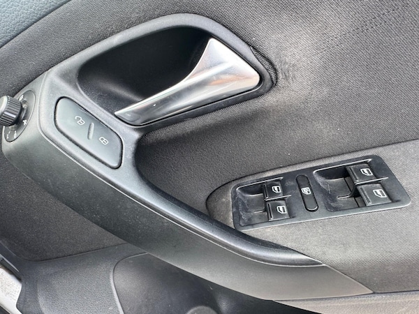 Used Volkswagen Polo 2010 for sale - 76201111: Photo 33