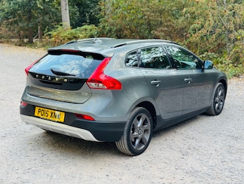 Used Volvo V40 2015 for sale - 79612776: Photo