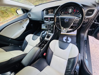 Used Volvo V40 2015 for sale - 79612776: Photo