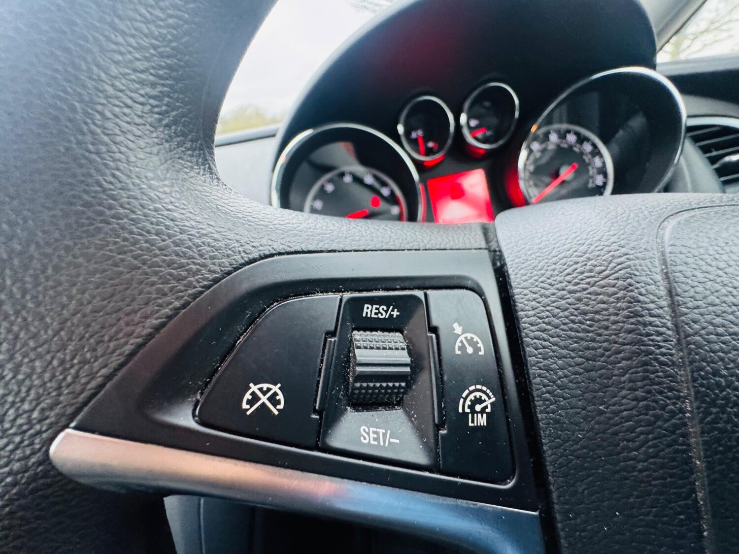 Used Vauxhall Astra 2012 for sale - 77570530: Photo 38