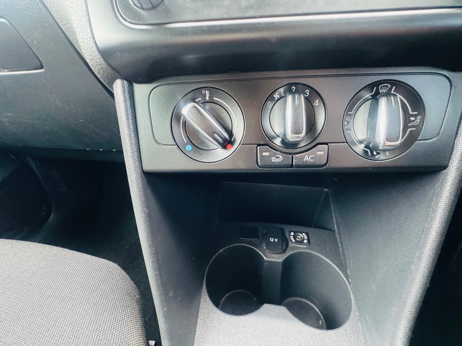 Used Volkswagen Polo 2011 for sale - 77565184: Photo 35