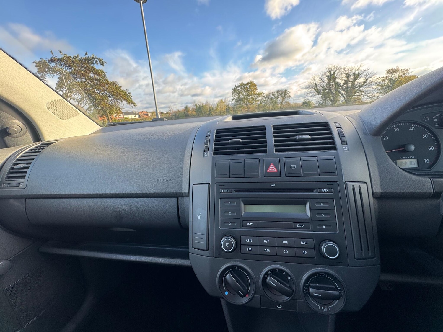 Used Volkswagen Polo 2009 for sale - 76633161: Photo 34