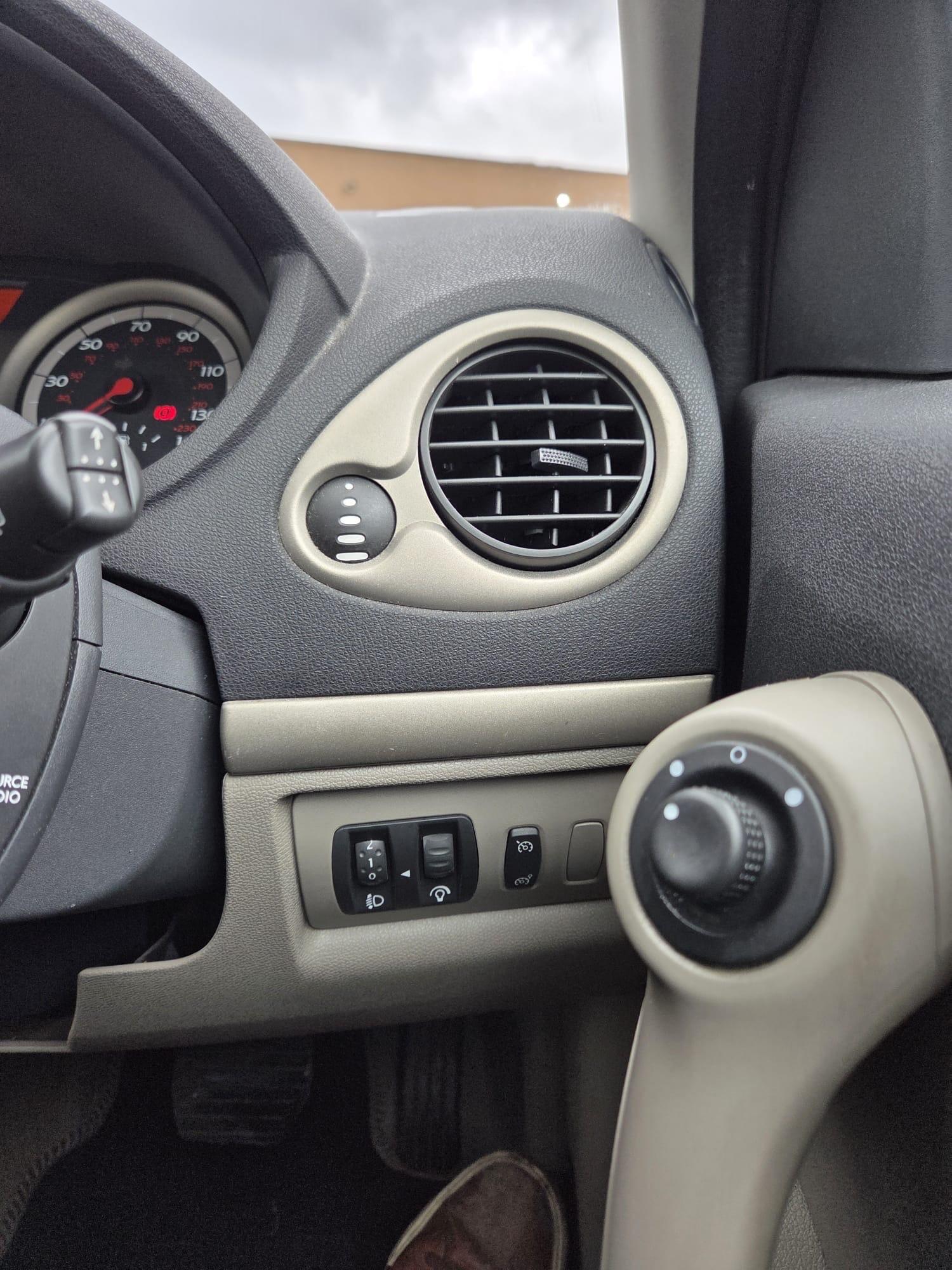 Used Renault Clio 2006 for sale - 77574232: Photo 9