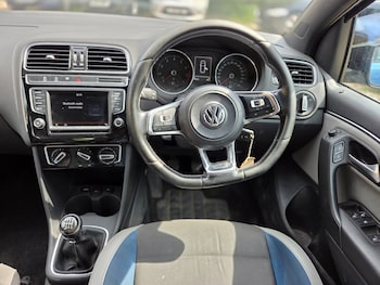 Used Volkswagen Polo 2015 for sale - 79400258: Photo