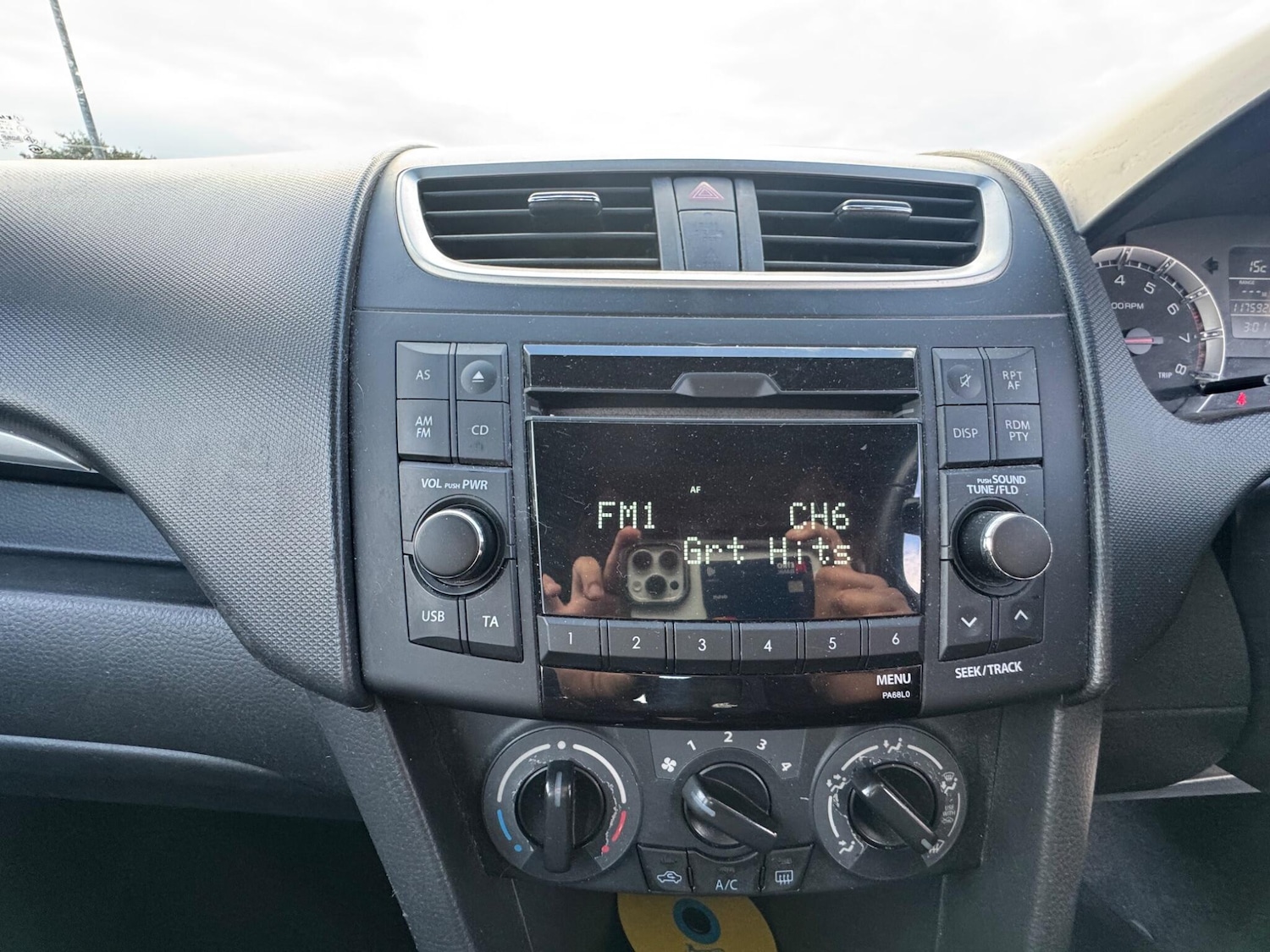 Used Suzuki Swift 2012 for sale - 76485119: Photo 31