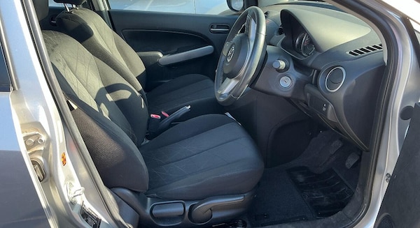 Used Mazda Mazda2 2011 for sale - 76306186: Photo 3