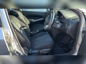 Used Mazda Mazda2 2011 for sale - 76306186: Photo 3