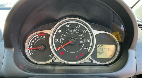 Used Mazda Mazda2 2011 for sale - 76306186: Photo 8
