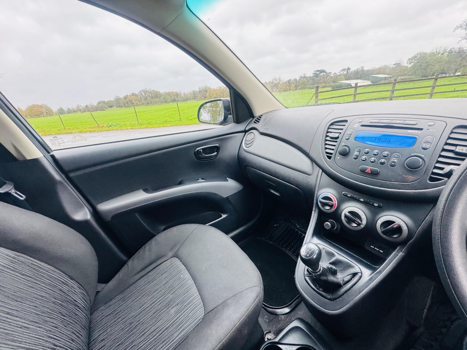 Used Hyundai i10 for sale - 77267112: Photo 32